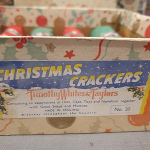 Vintage box Christmas crackers