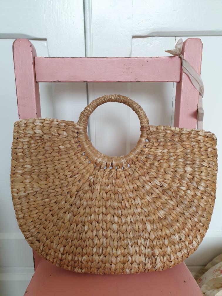 Absolutely darling vintage wicker hand basket lined with vintage linens.